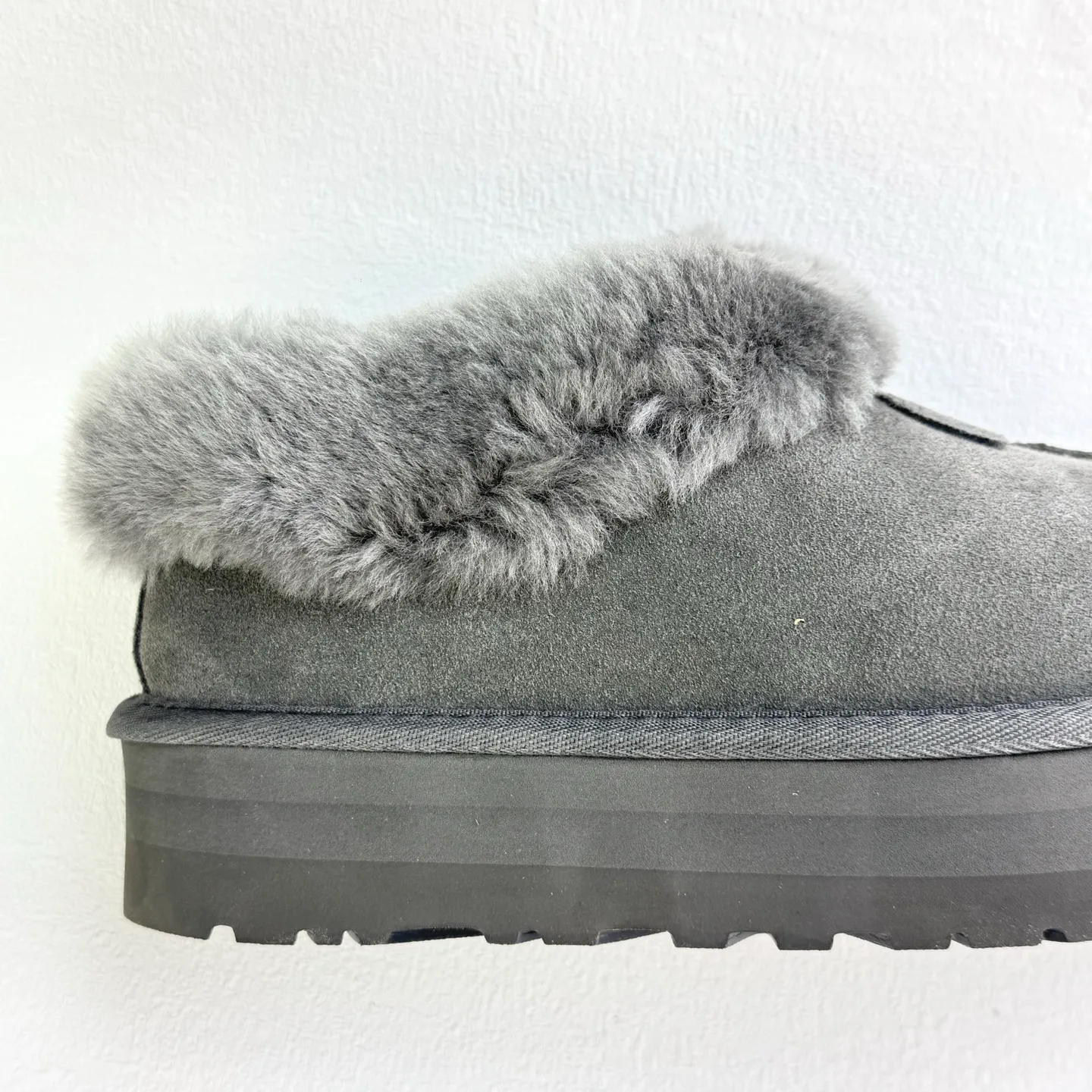 Self-pickup💰440 UGG Tatzite three-centimeter thick sole, glutinous, slip-on, easy to put on and take off, model 4810, slip-on casual fur shoes, short boots, color: maroon, reindeer, antelope brown, black, gray 𝚜𝚒𝚣𝚎: 𝟯𝟱-𝟰𝟬
